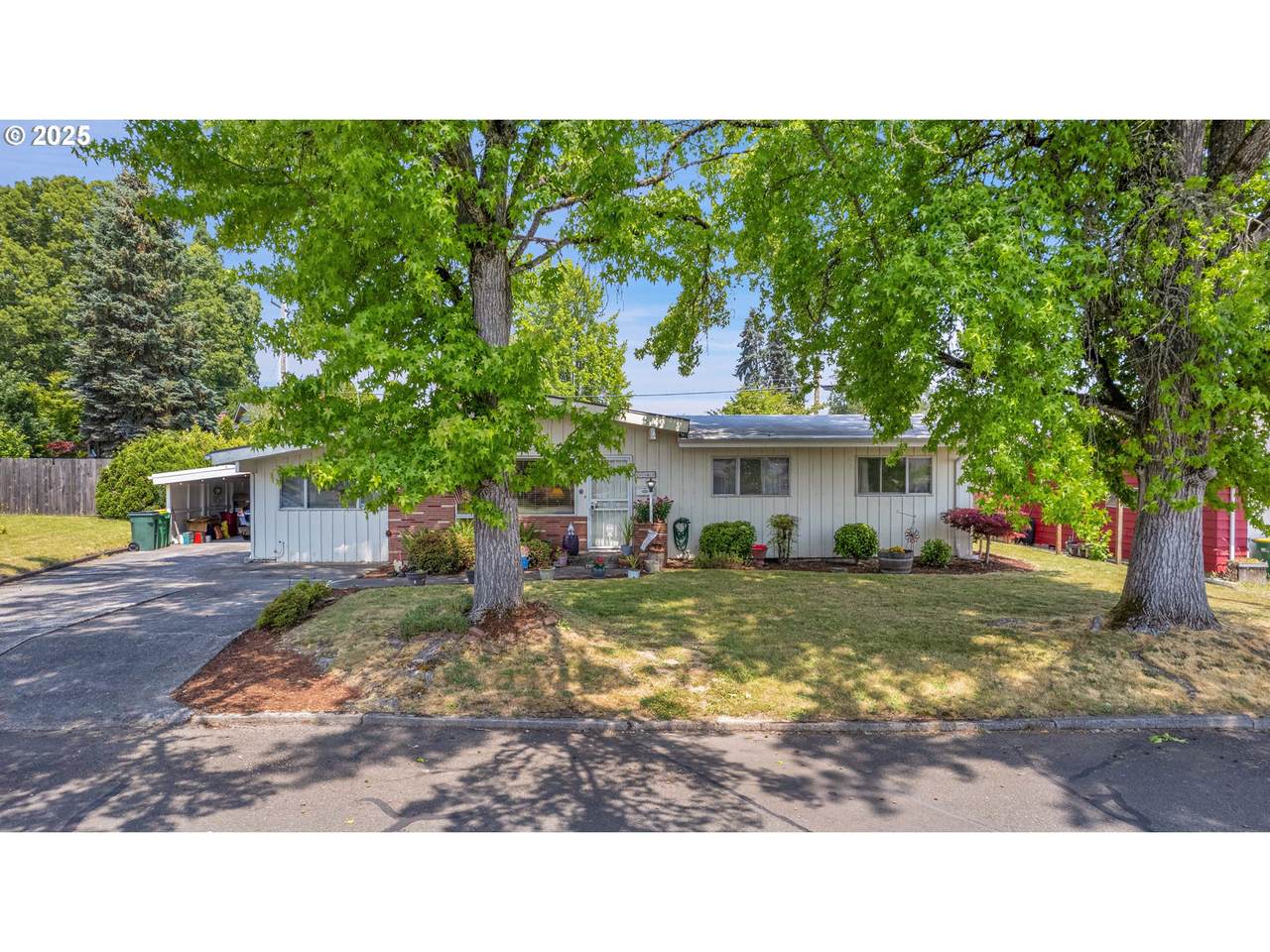 2743 15TH Pl - Photo 1