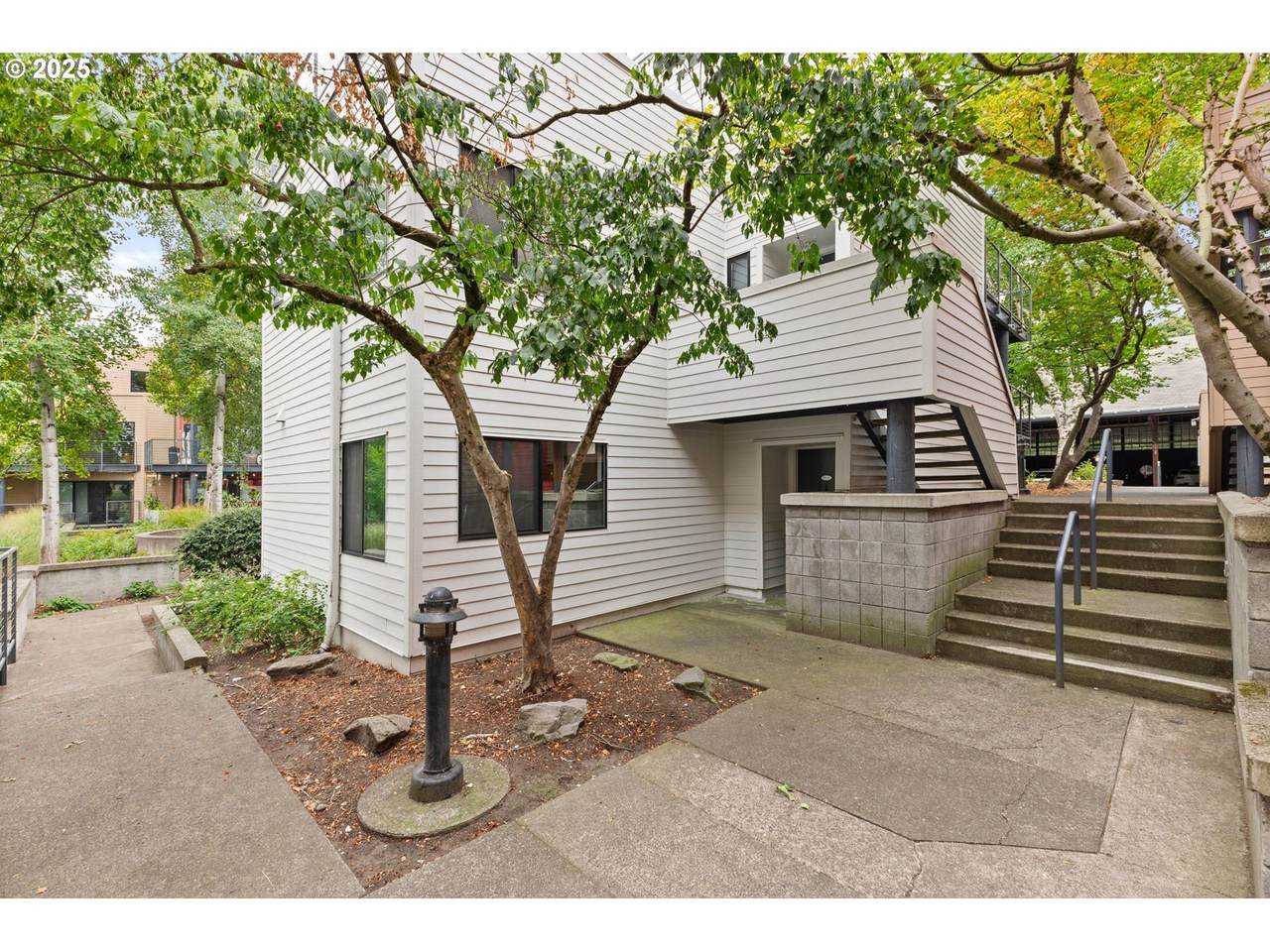 810 Naito Pkwy - Photo 1