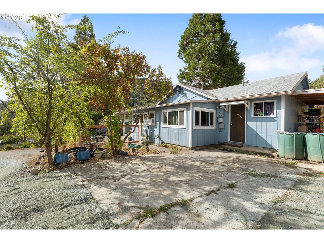 472 4TH St - Photo 1