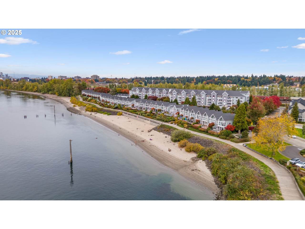 520 Columbia River Dr - Photo 1