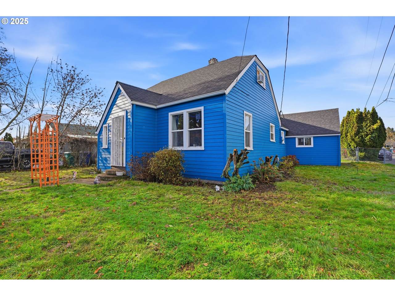 789 Hall St - Photo 1