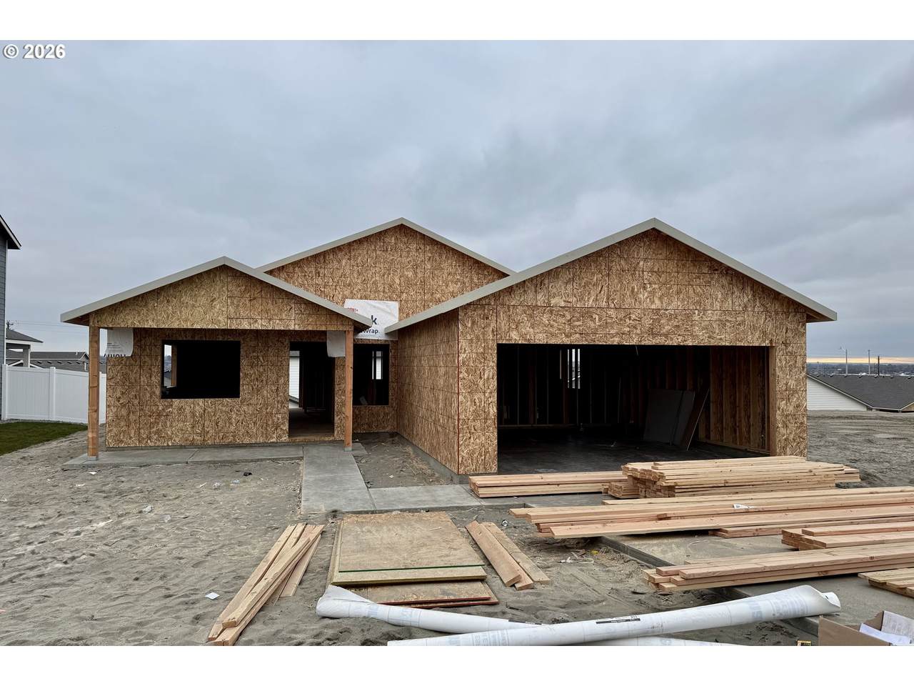 876 Kinsley Ave - Photo 1