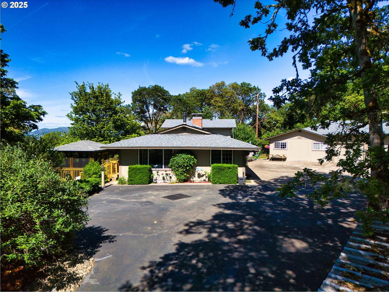 548 Braunda Dr - Photo 1