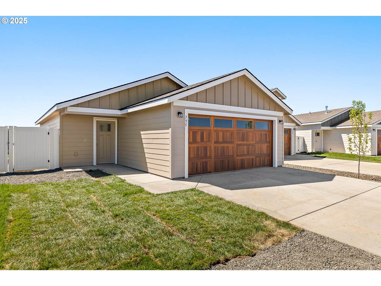 795 Tinley St - Photo 1