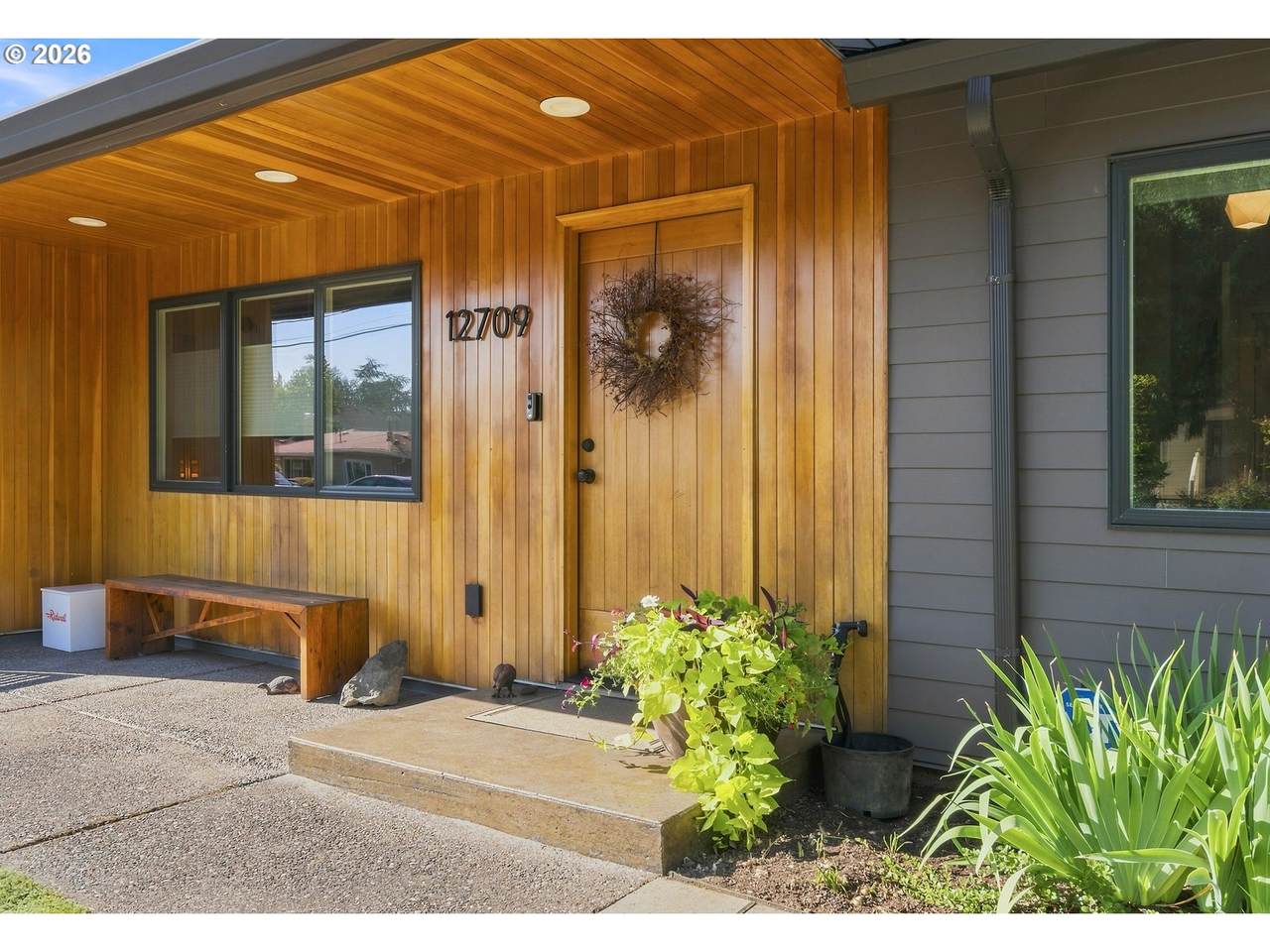 https://bt-photos.global.ssl.fastly.net/portland/1280_boomver_1_526873092-2.jpg