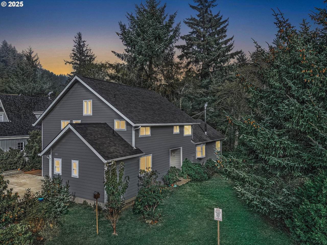 350 Combs Cir - Photo 1