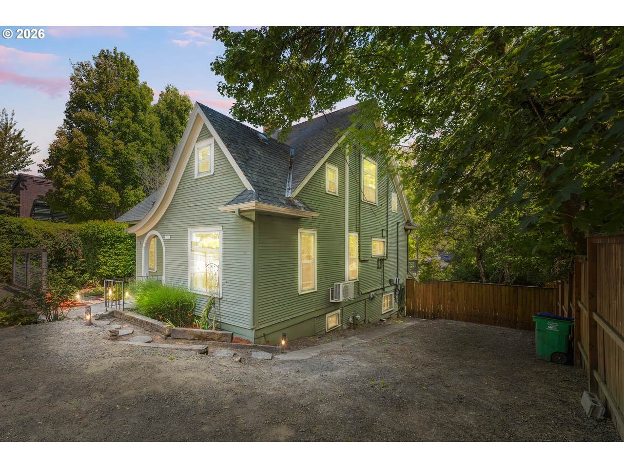 https://bt-photos.global.ssl.fastly.net/portland/1280_boomver_2_548231304-2.jpg