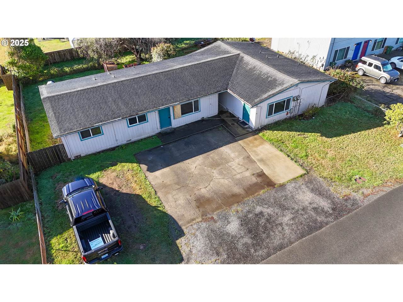 835 11TH St - Photo 1