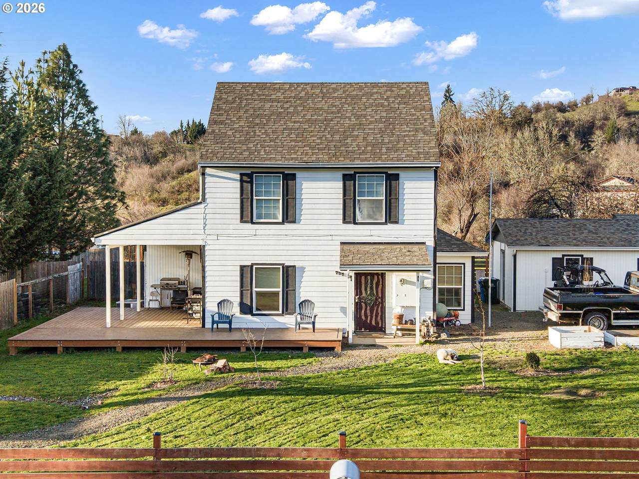 777 Oak St - Photo 1