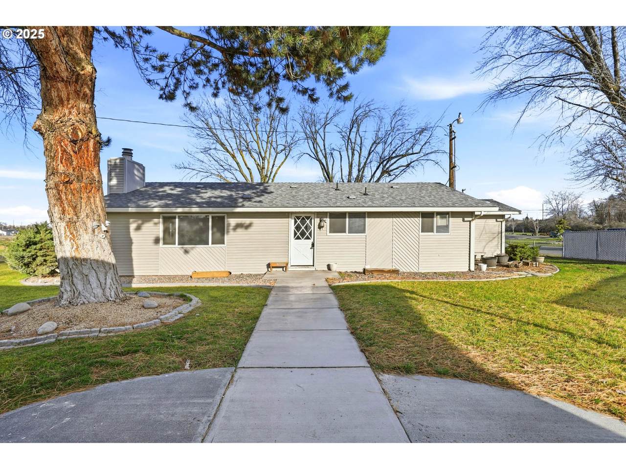 1322 Gillespie Ln - Photo 1