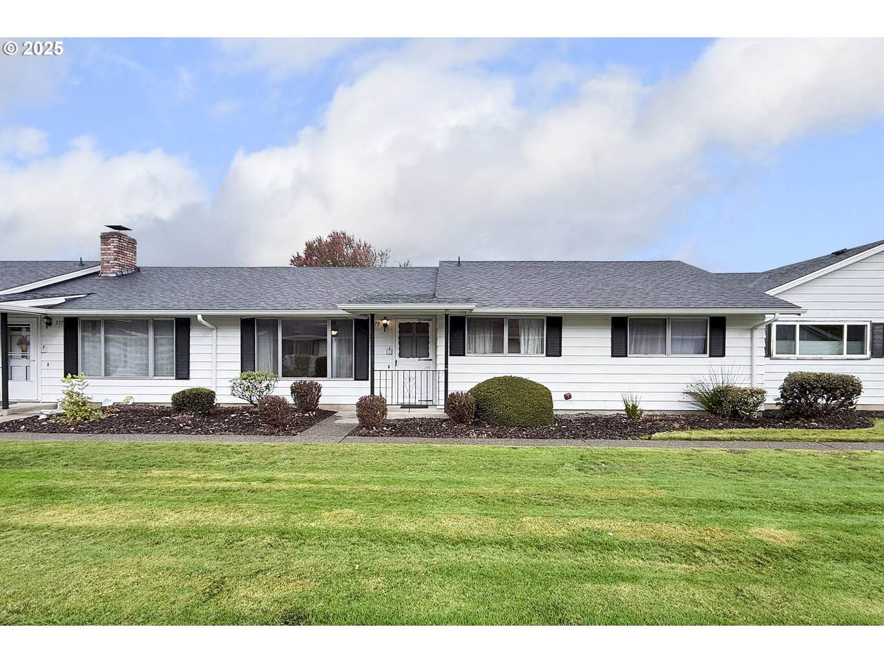 579 Fleming Ave - Photo 1