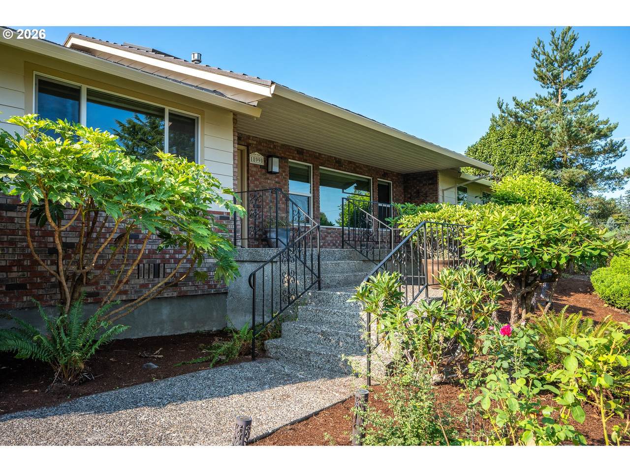 https://bt-photos.global.ssl.fastly.net/portland/1280_boomver_2_594960874-2.jpg