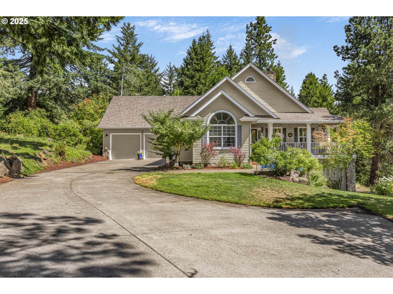 32810 Sisters Loop - Photo 1