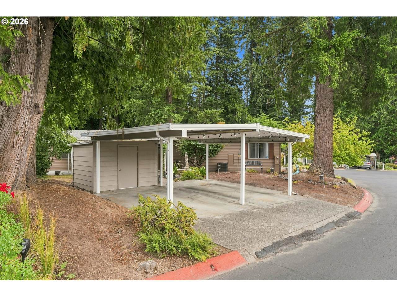 https://bt-photos.global.ssl.fastly.net/portland/1280_boomver_2_596990794-2.jpg