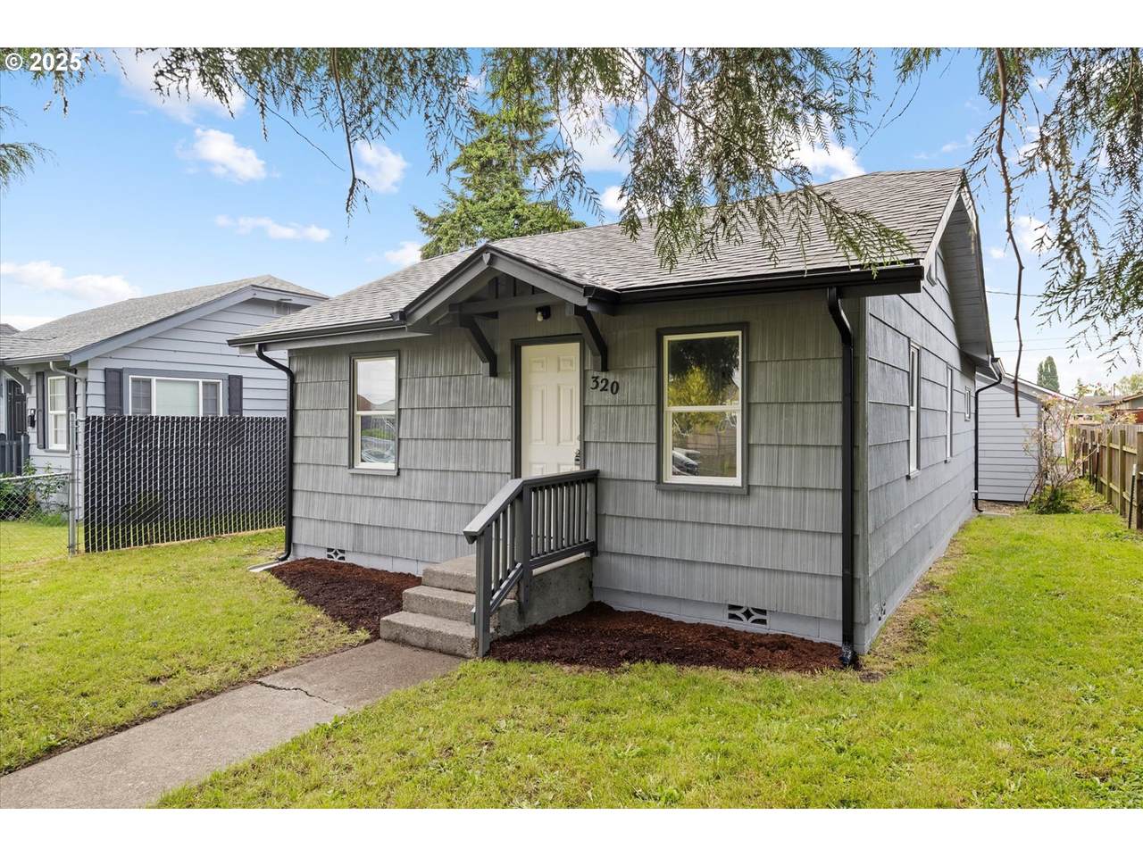 320 Beech St - Photo 1