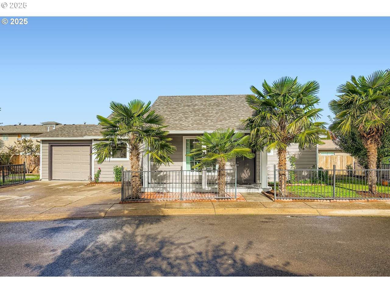 1215 Del Sol Ct - Photo 1