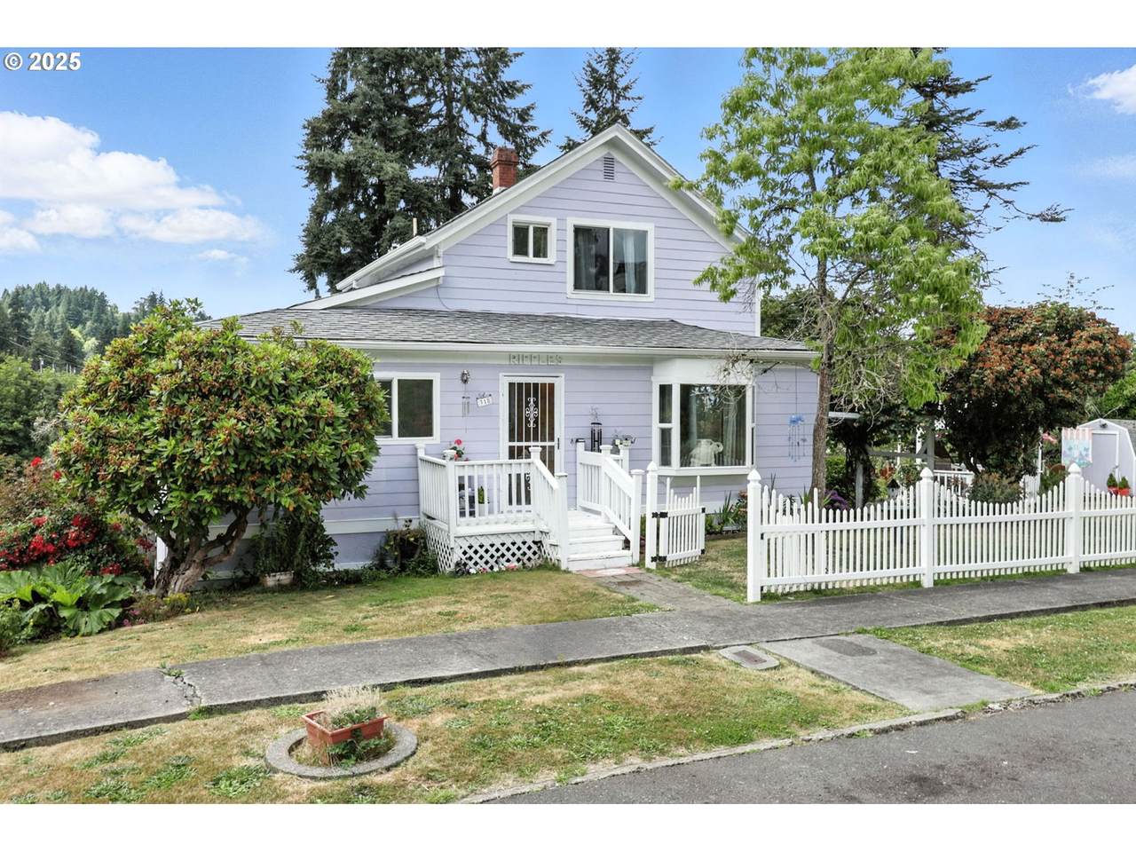 318 1ST St - Photo 1