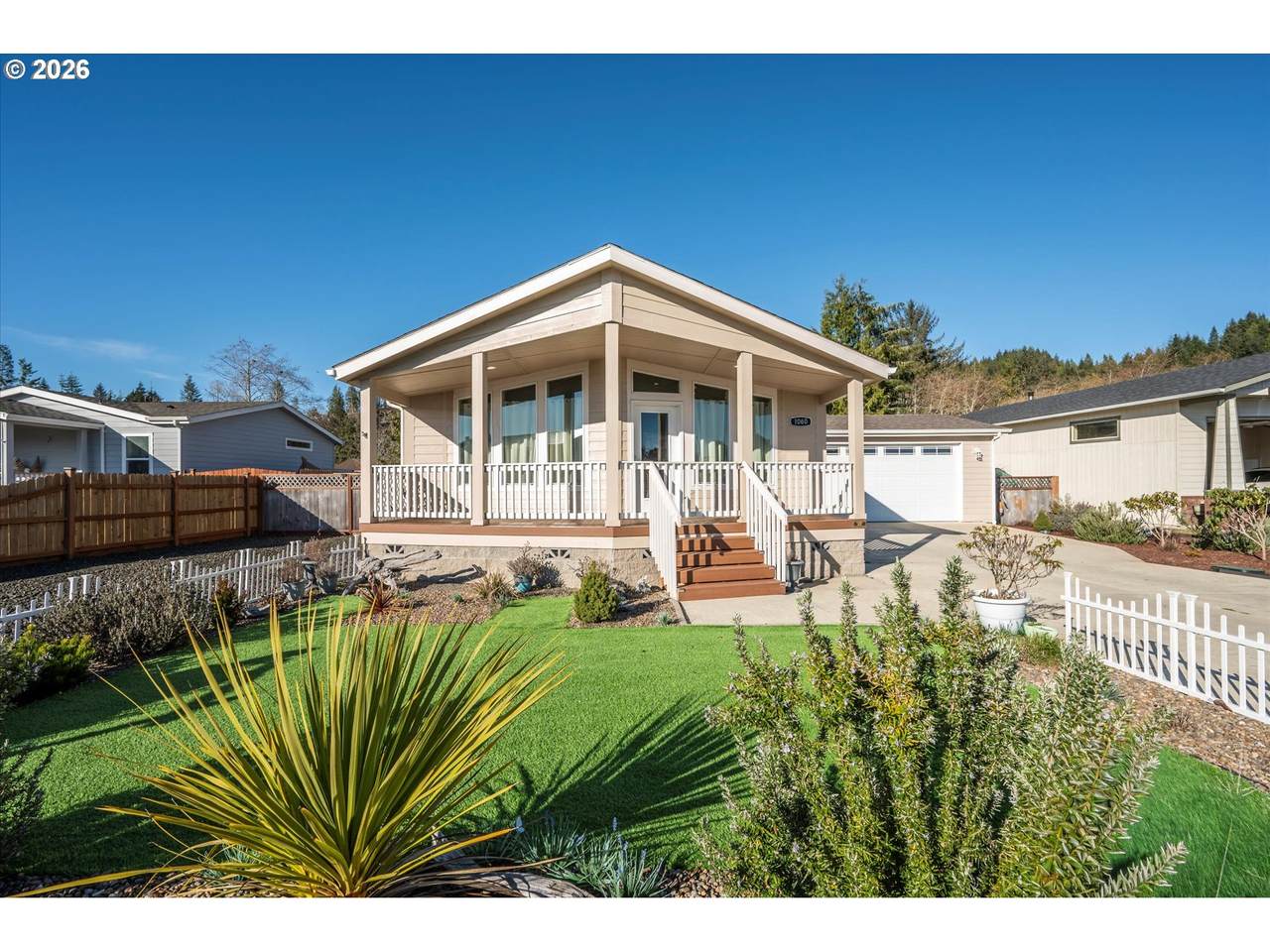 1060 Cedar Loop - Photo 1