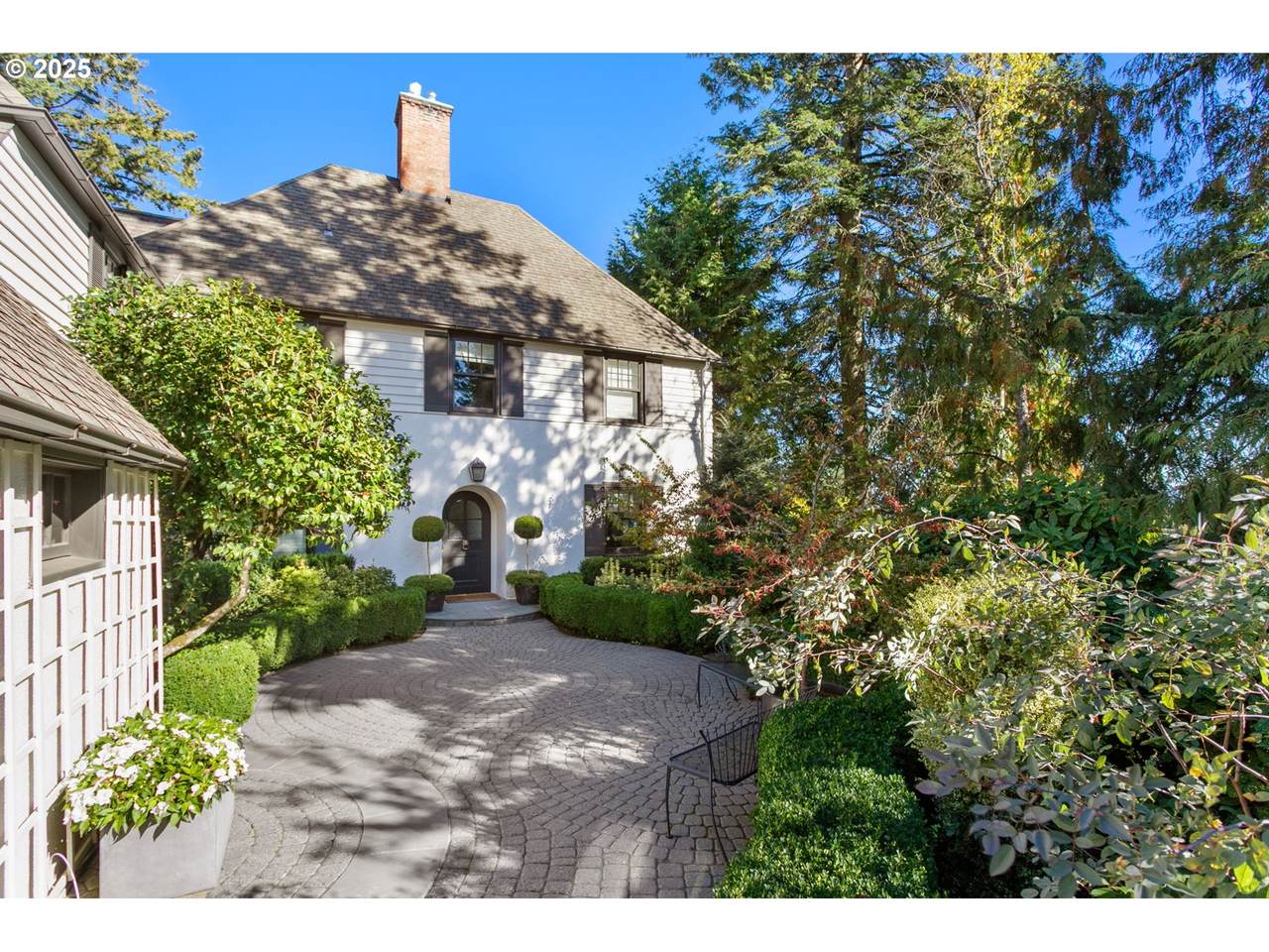 2933 Fairview Blvd - Photo 1