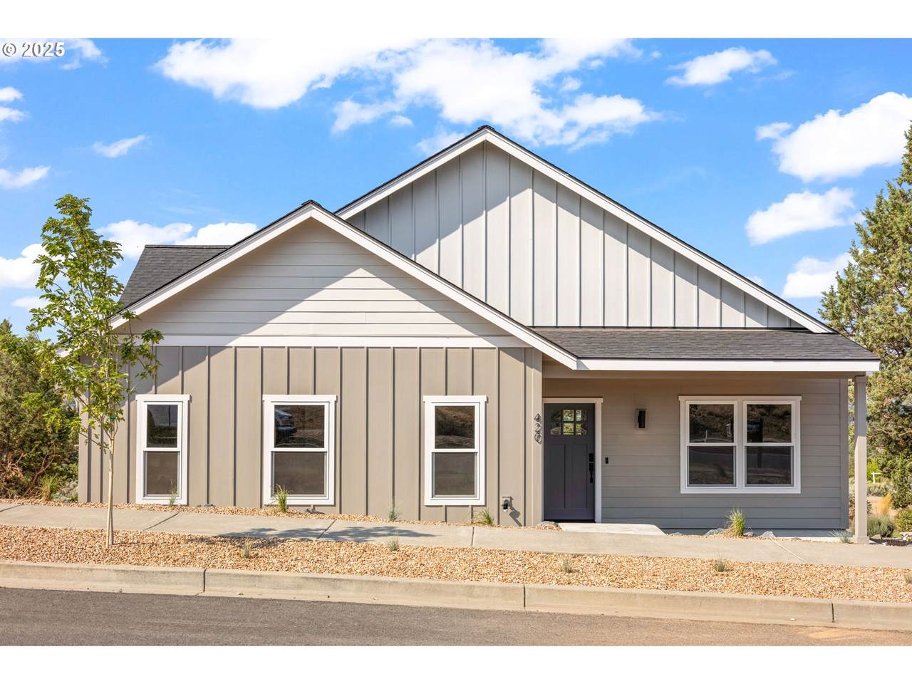 420 Manzanita Dr - Photo 1