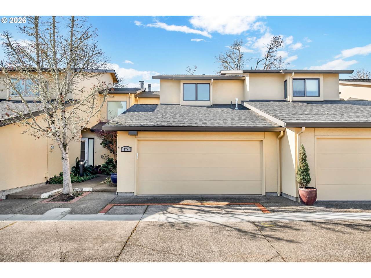 574 Wimbledon Ct - Photo 1