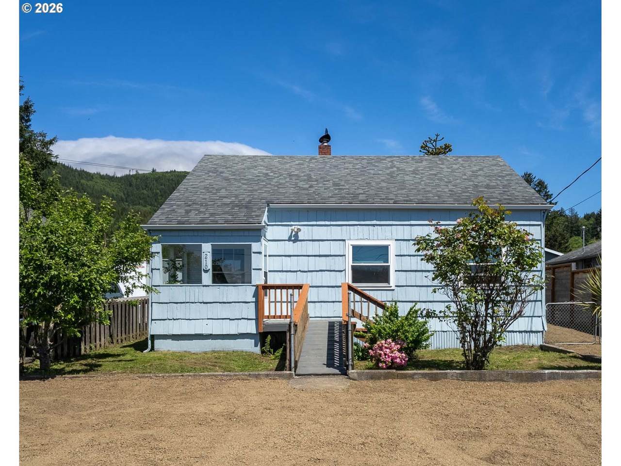 210 Acacia Ave - Photo 1