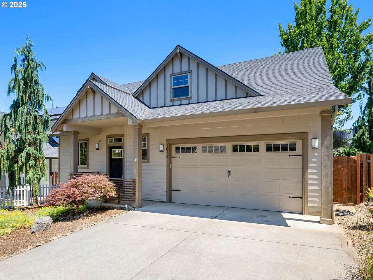 1018 Halsey St - Photo 1