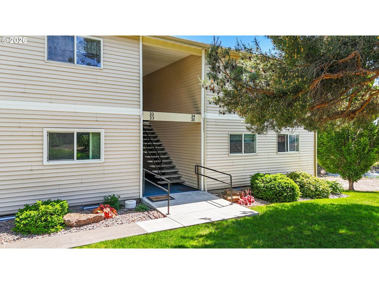 1900 Carden Ave - Photo 1
