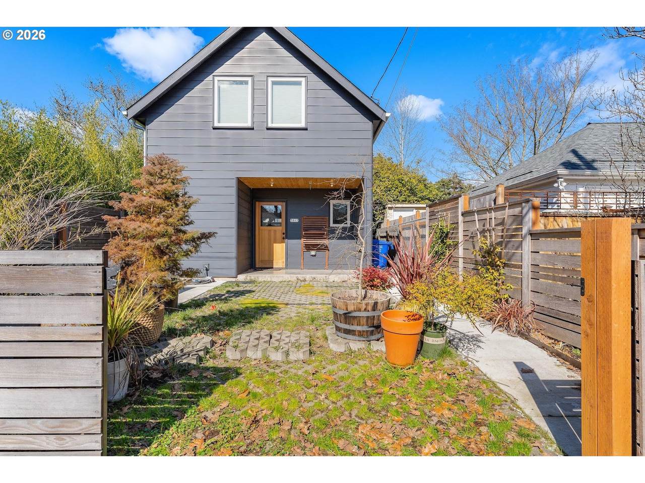 3813 Going St - Photo 1