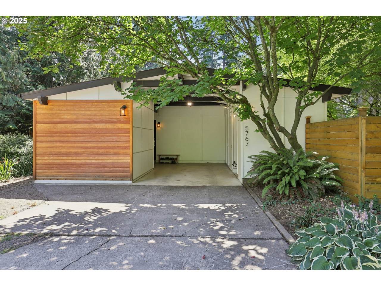 5767 Baleine St - Photo 1