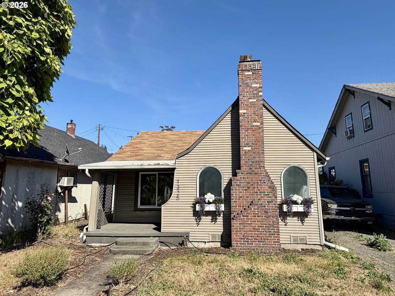 1325 Pine St - Photo 1