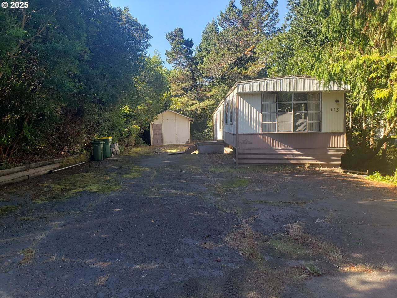 1600 Rhododendron Dr - Photo 1