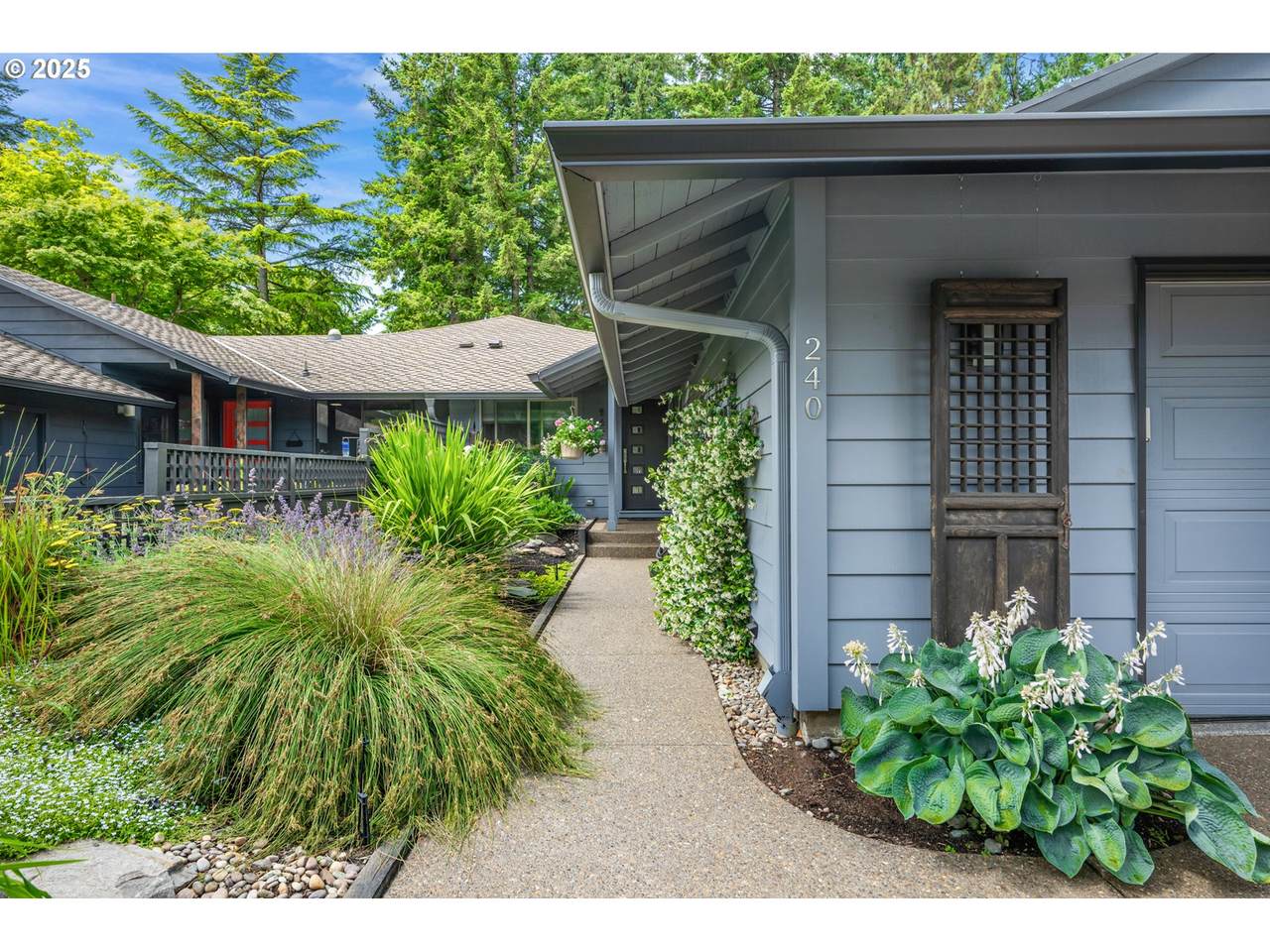 240 Greenridge Dr - Photo 1