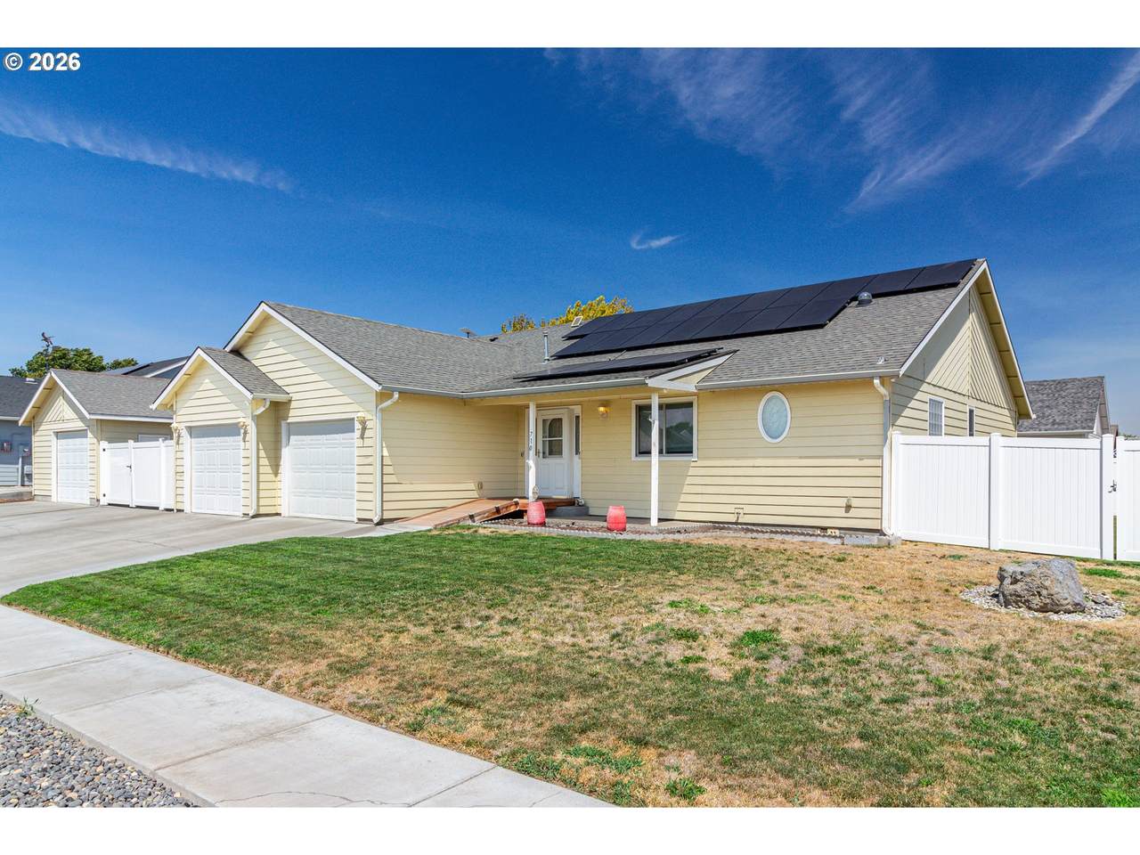 710 Sandpiper Ave - Photo 1