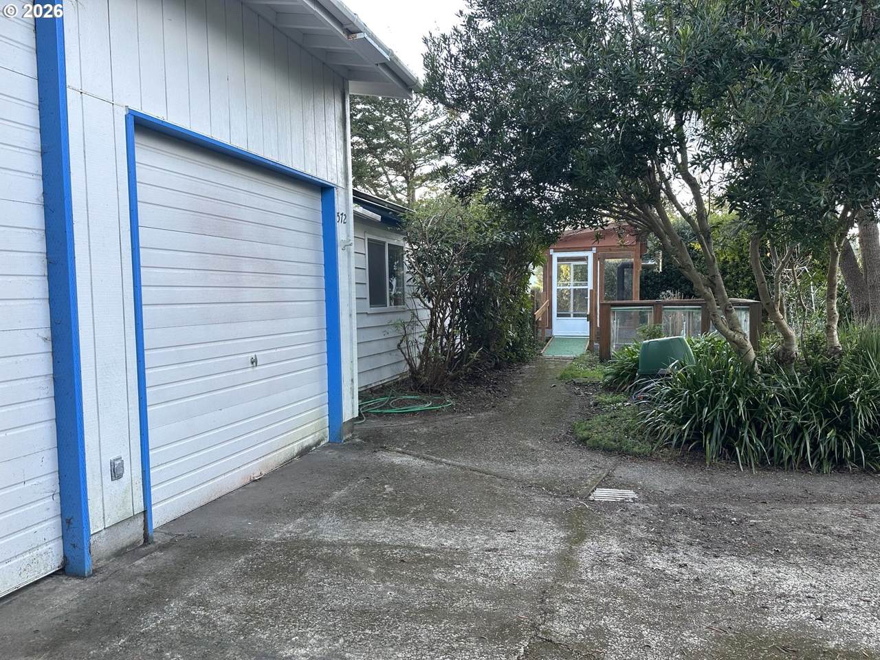 1601 Rhododendron Dr - Photo 1