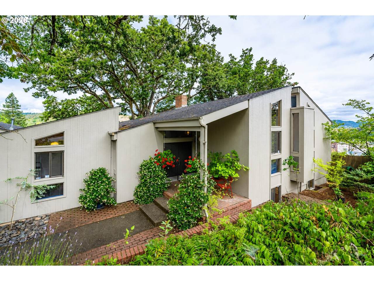 1172 Hawthorne Dr - Photo 1