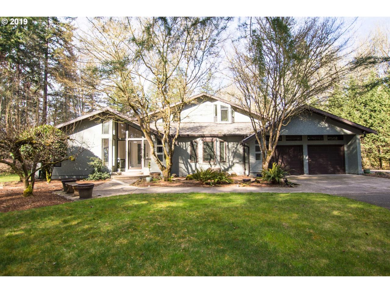 2412 Parkway Ave - Photo 1