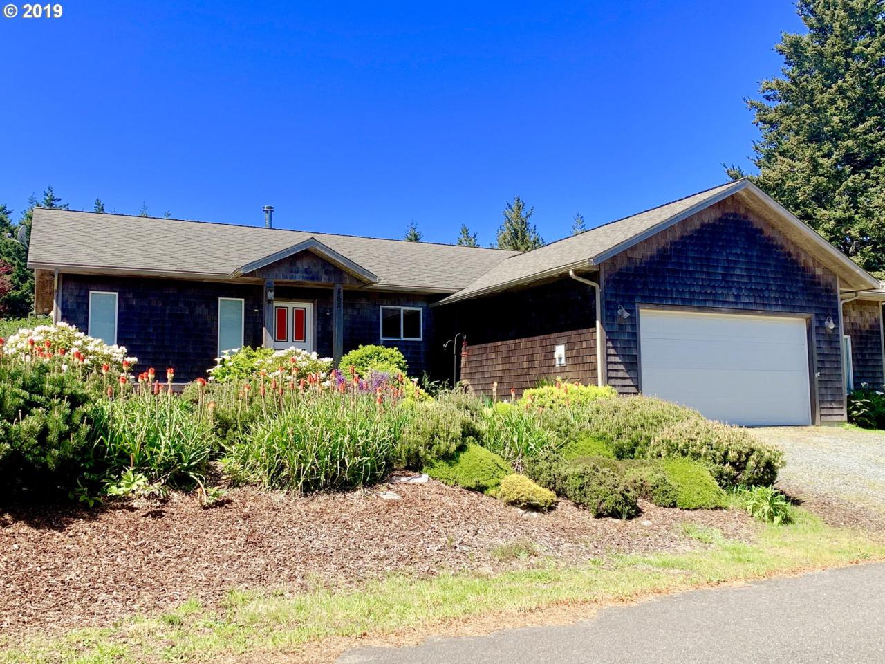 465 King St - Photo 1