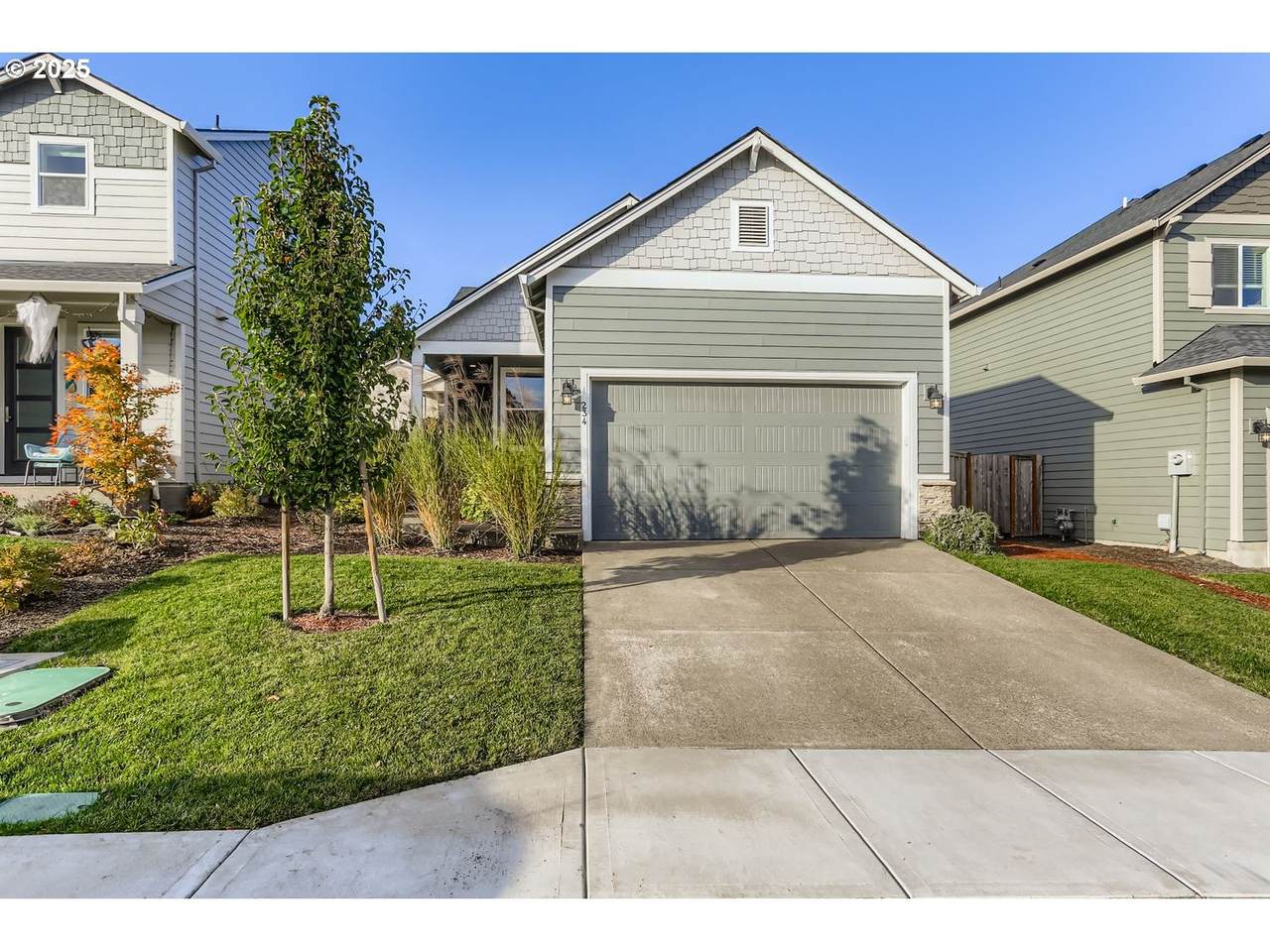 234 18TH St - Photo 1