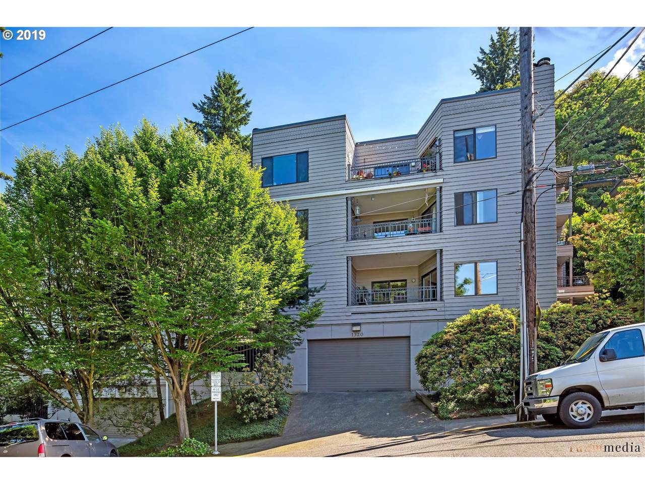 1320 Hall St - Photo 1