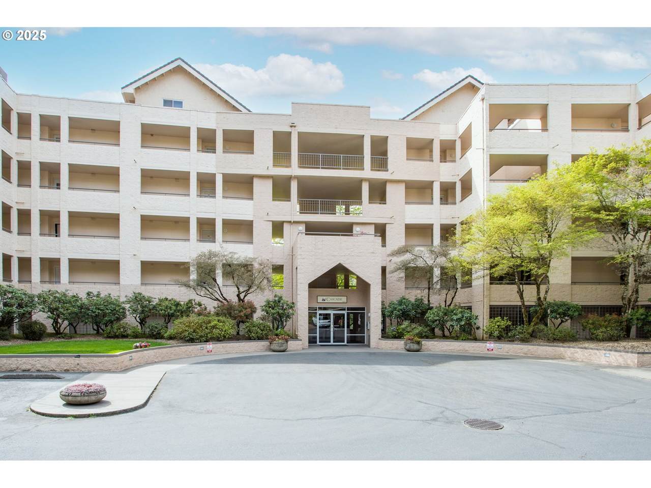 6685 Burnside St - Photo 1