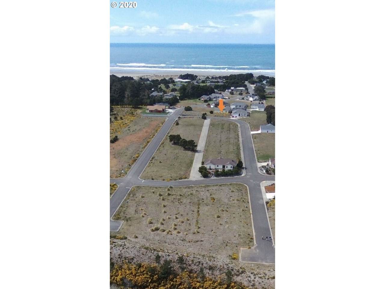 860 Spyglass Dr - Photo 1