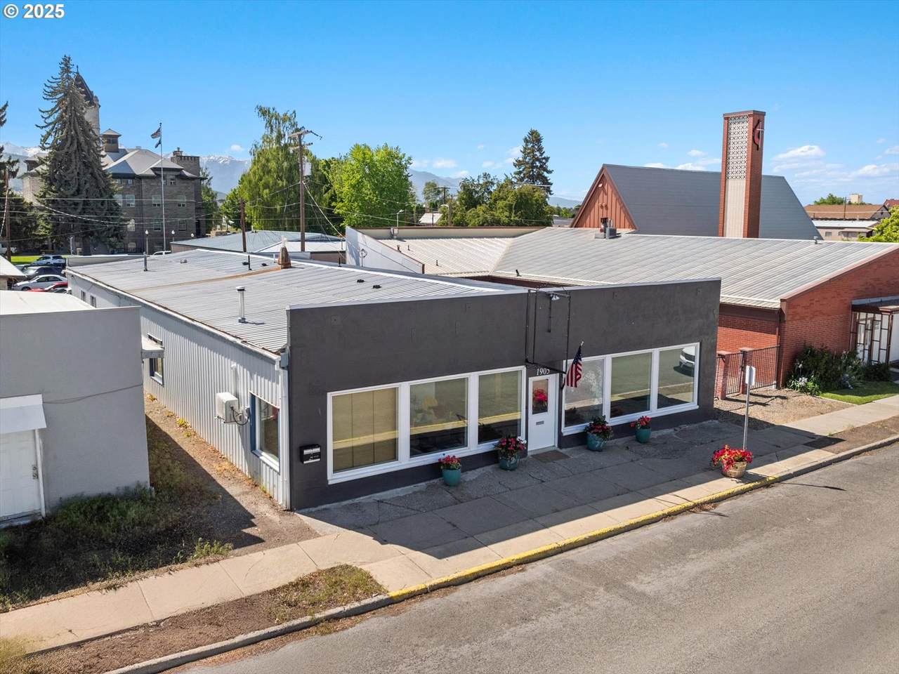 1905 2ND St - Photo 1