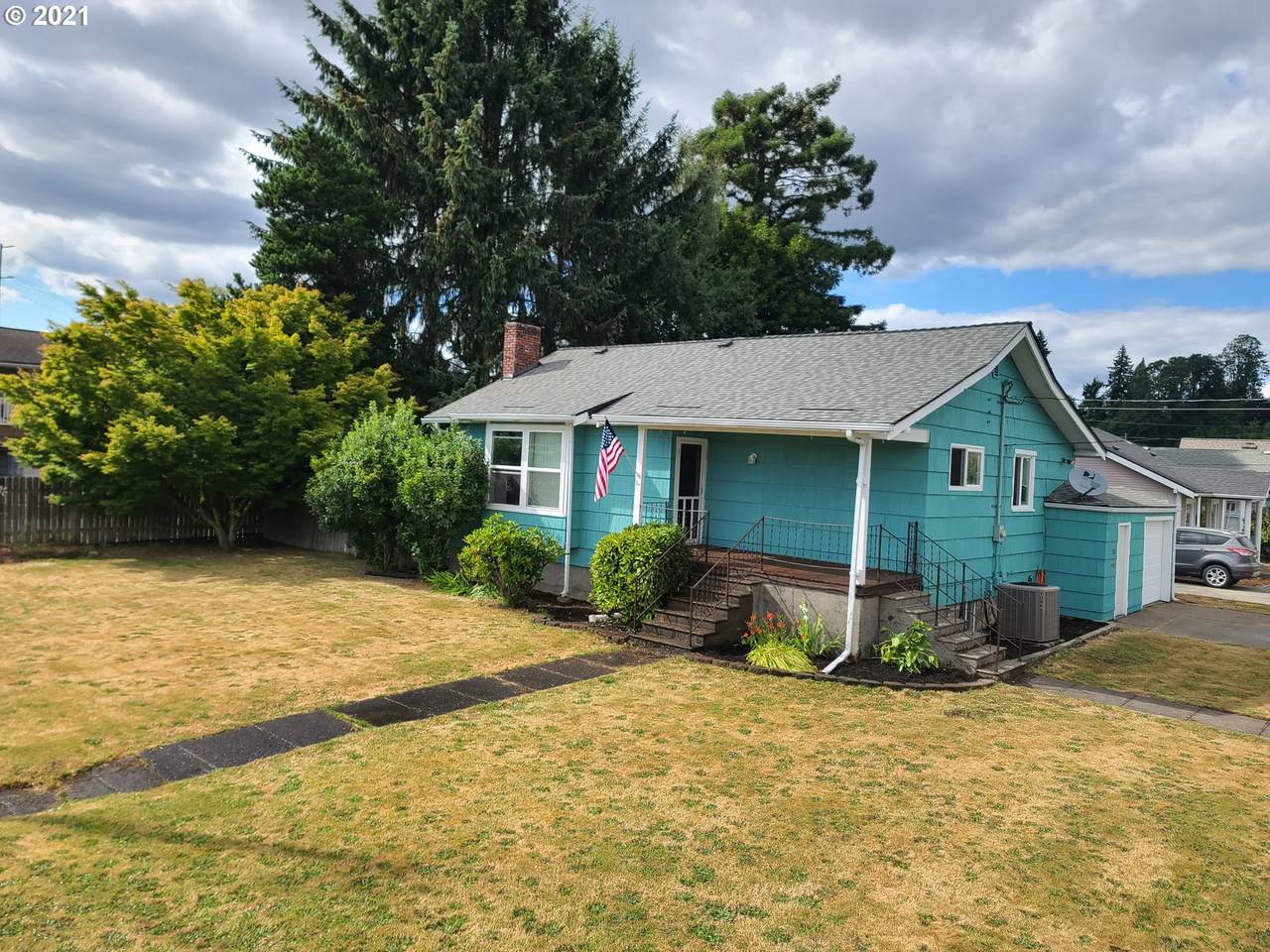 721 Ash St - Photo 1