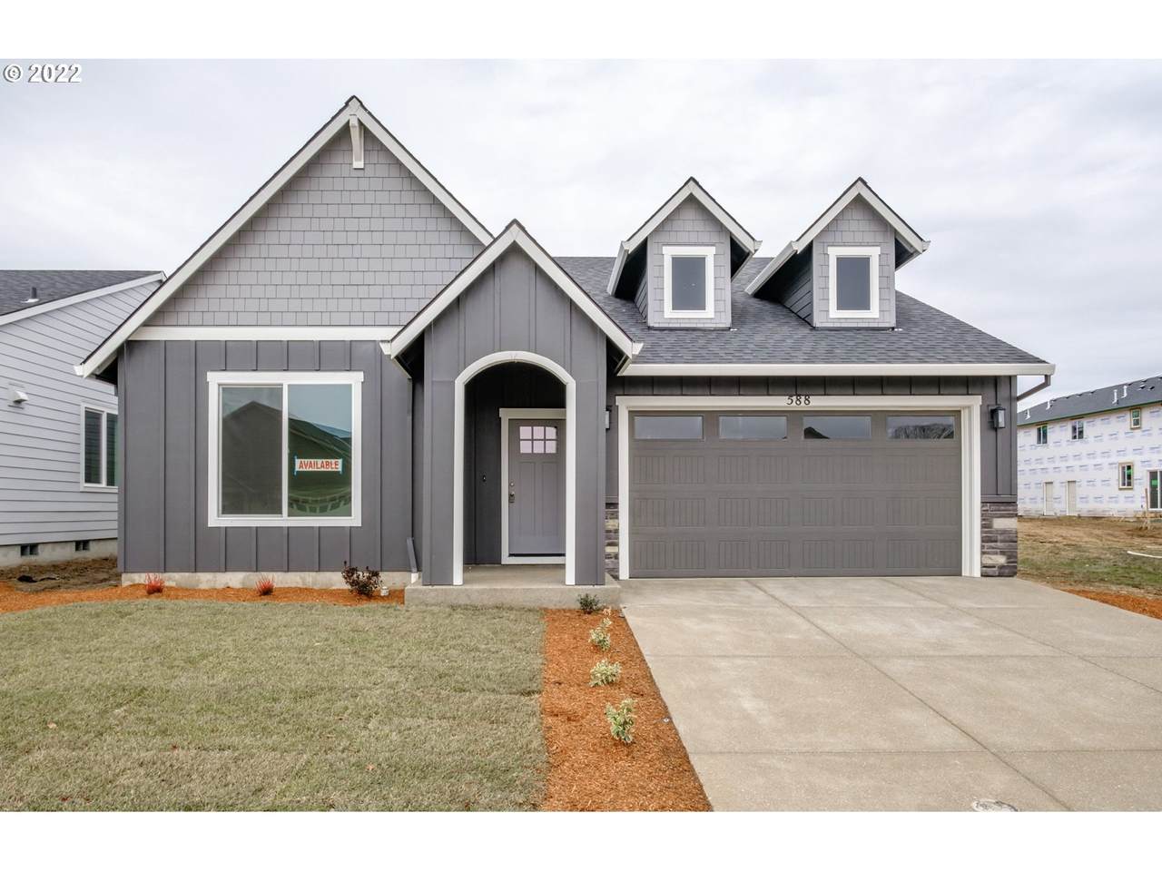 588 Evergreen Ave - Photo 1