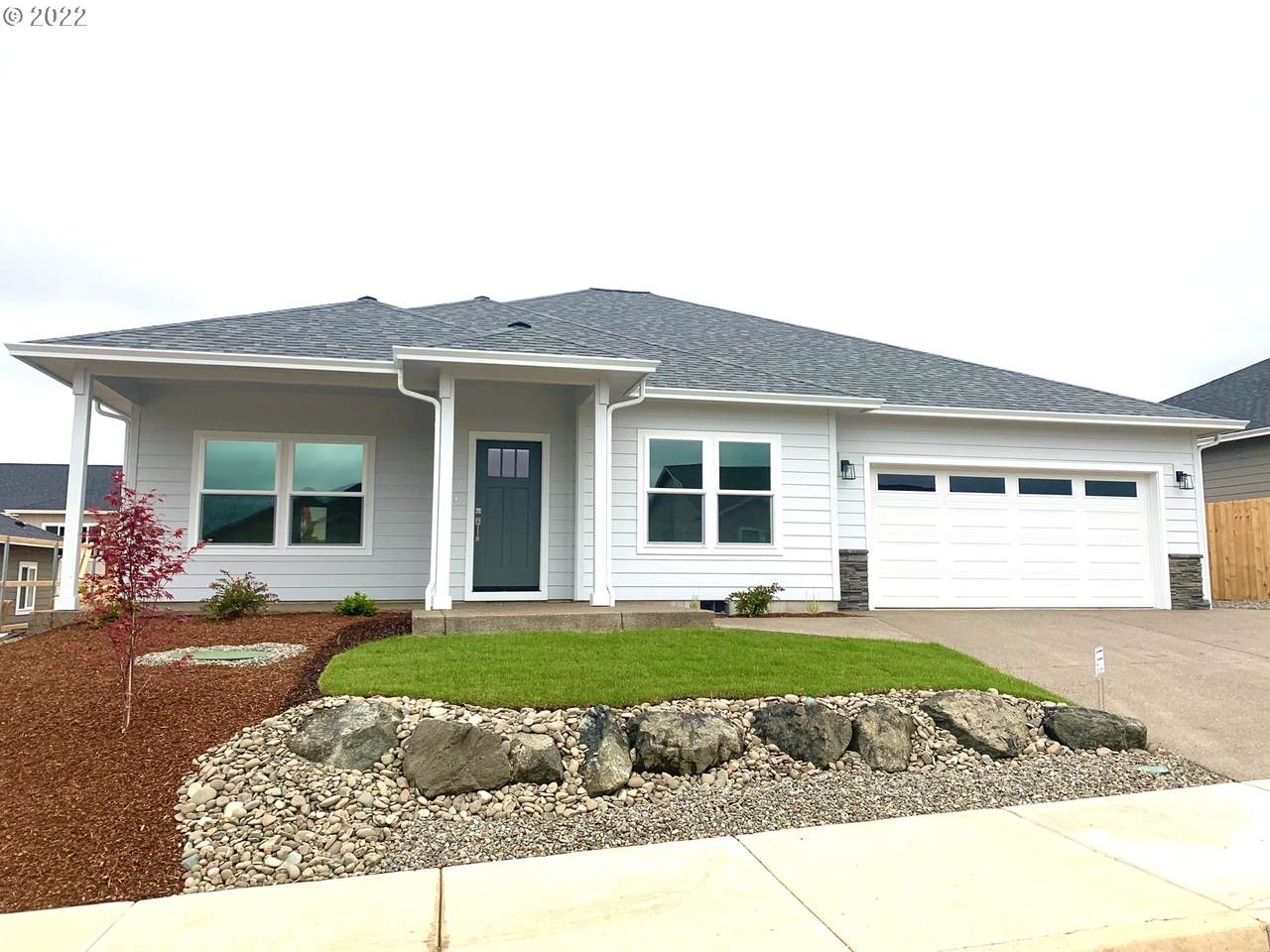 863 Medina Ave - Photo 1
