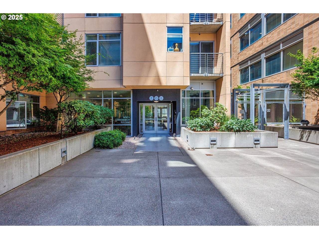 701 Columbia St - Photo 1