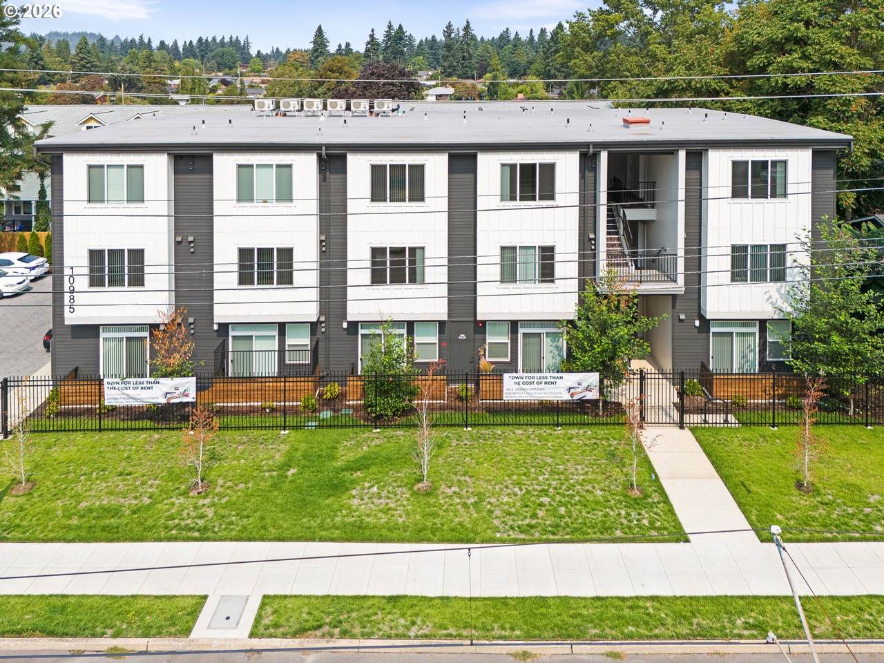10985 Burnside St - Photo 1