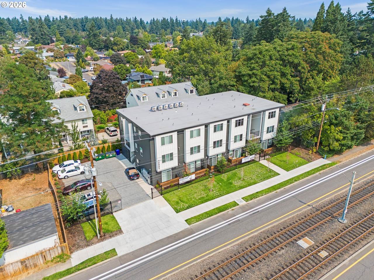 10985 Burnside St - Photo 1