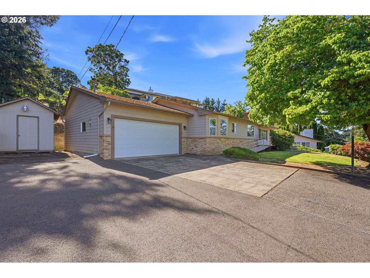 429 Stoneway Dr - Photo 1